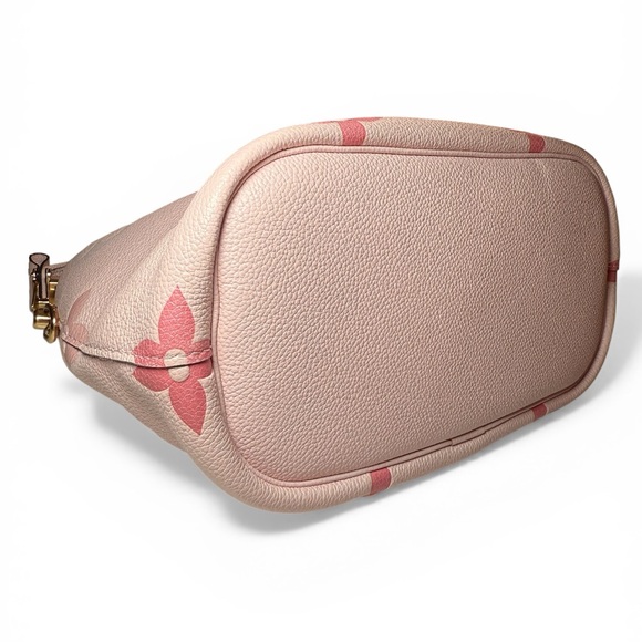 AUTHENTIC/MICROCHIPPED Louis Vuitton: Pink Marshmallow PM Empreinte Bag - Picture 6 of 17